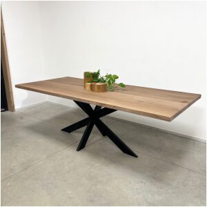 Eiken tafel vintage met zwarte matrix poot