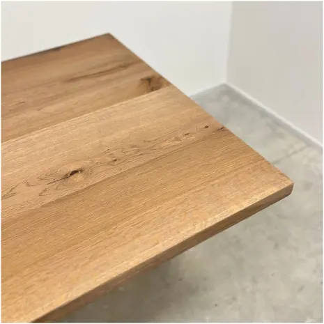 Eiken tafel vintage met zwarte matrix poot blad details