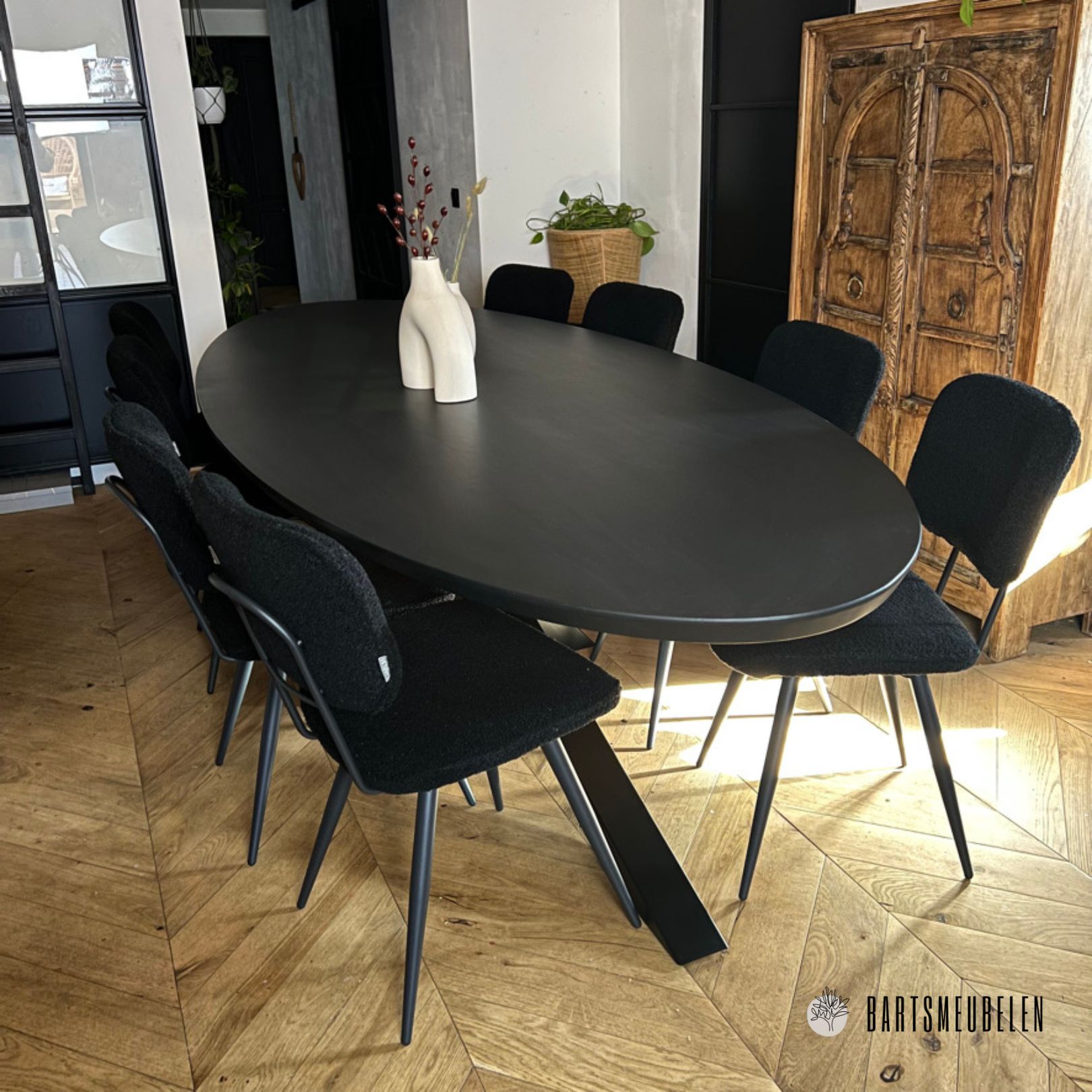 Zwarte Ovale tafel Moreno