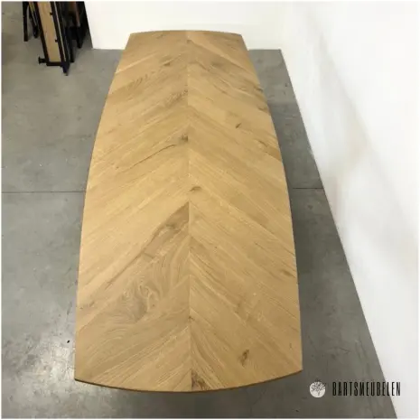 eettafel deens ovaal van eikenhout met hongaarse punt Beau