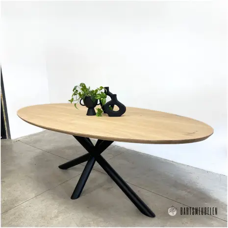 eettafel eiken ovaal met verjongde rand Oliver