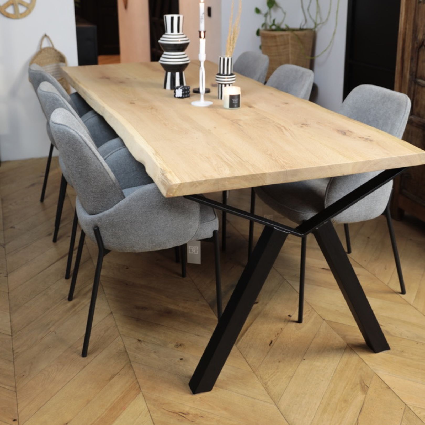 eiken Boomstamtafel met M poot Milo eiken Boomstamtafel met M-poot Milo