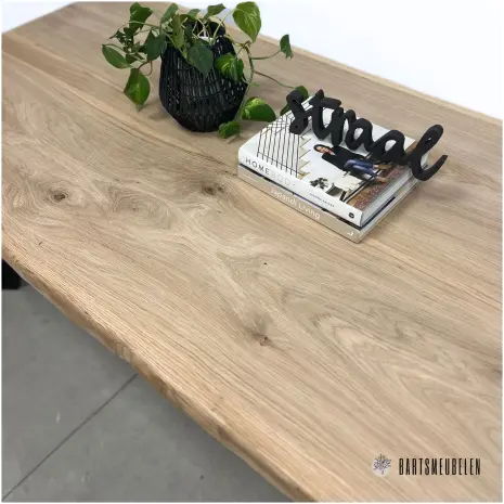 eikenhouten Boomstamtafel met design poot 4x4