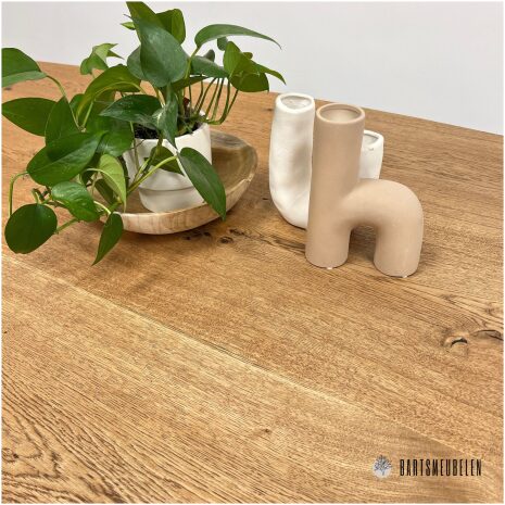 tafel Deens ovaal eikenhout met matrix poot Cheery
