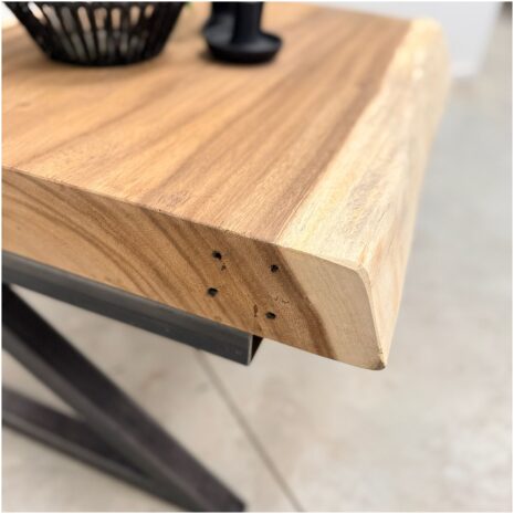 Blad details Suarhout salontafel met metalen onderstel (N)