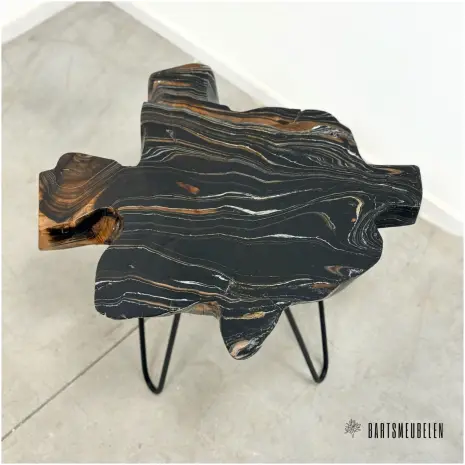 details blad Teak epoxy tafeltje (G)