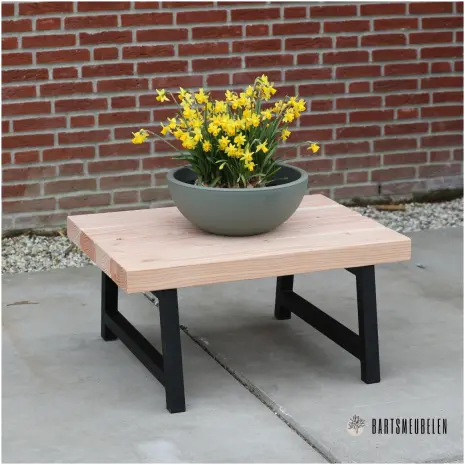 Douglas bijzettafel buiten met stalen zwart frame