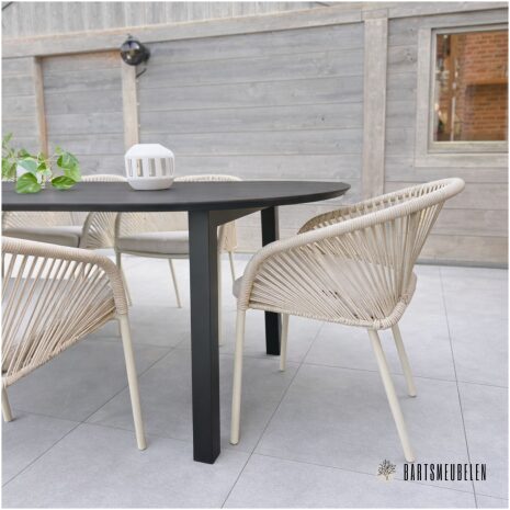 Tuintafel HPL Walnut met trapezium poot buitentafel voor op terras