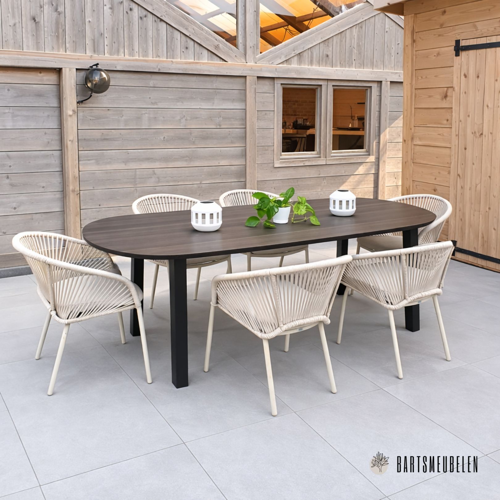 Tuintafel HPL Walnut met trapezium poot Tuintafel HPL Walnut met trapezium poot
