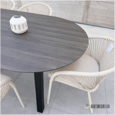 buitentafel HPL Walnut met trapezium poot onderstel