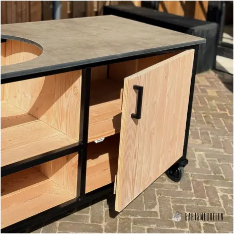 Buitenkeuken met HPL taupe blad en praktische opbergruimte