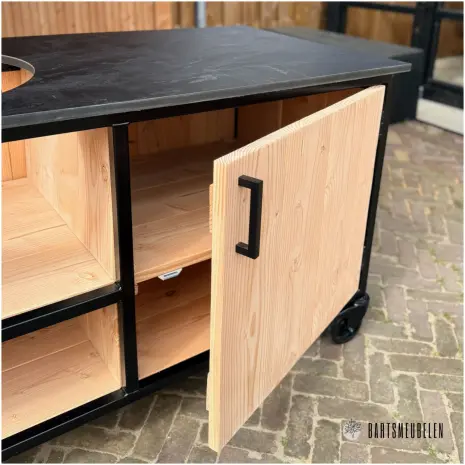Buitenkeuken met HPL zwart blad en praktische opbergruimte