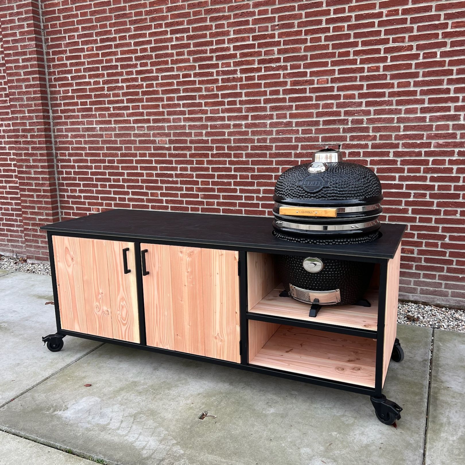 Buitenkeuken met opbergkast 205 cm en HPL blad zwart met Yakiniku Kamado Large Buitenkeuken met opbergkast 205 cm en HPL blad zwart met Yakiniku Kamado Large