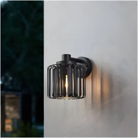 Buitenlamp wand met sfeervol licht