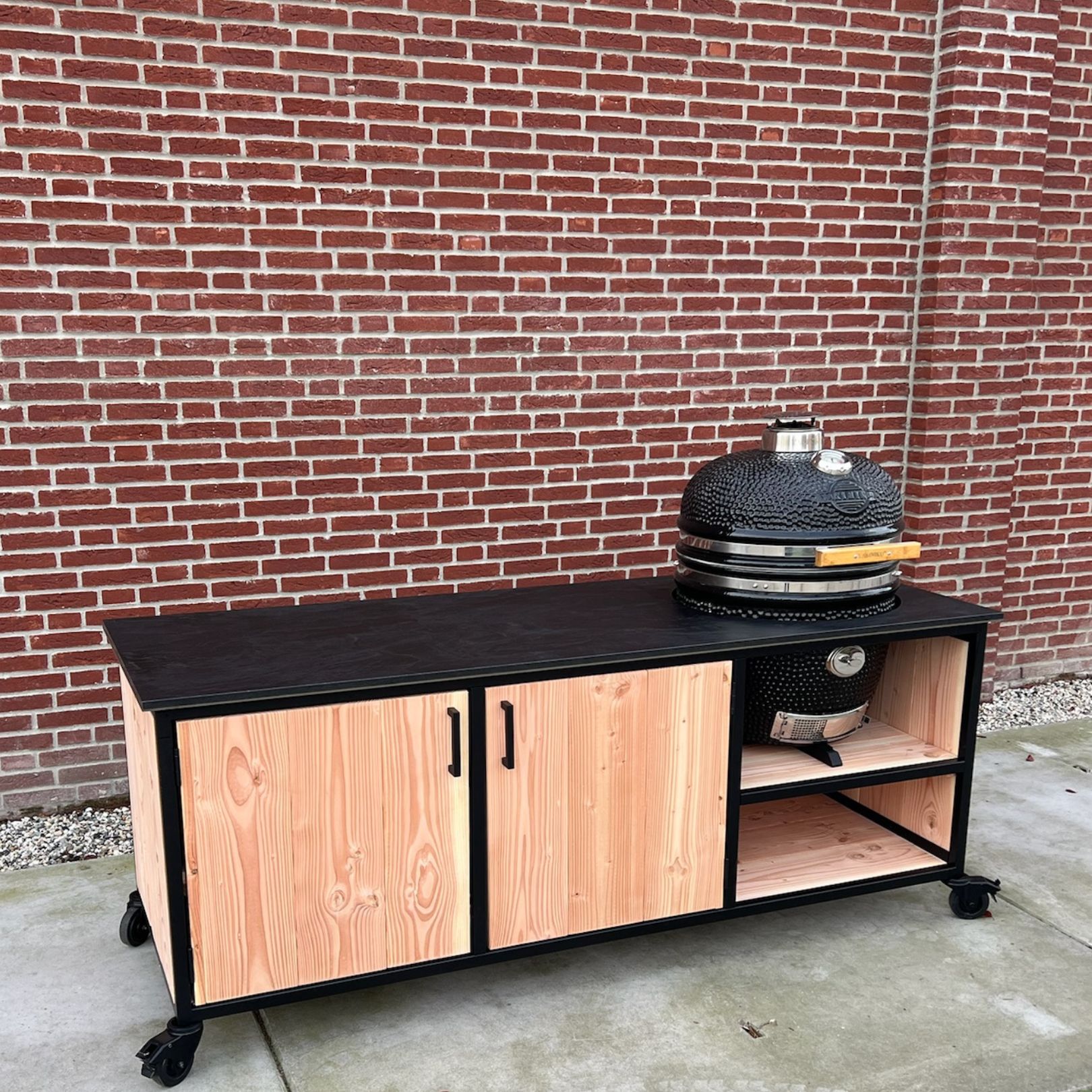 Douglas buitenkeuken 205 cm met HPL blad zwart en Yakiniku kamado large Douglas buitenkeuken 205 cm met HPL blad zwart en Yakiniku kamado large
