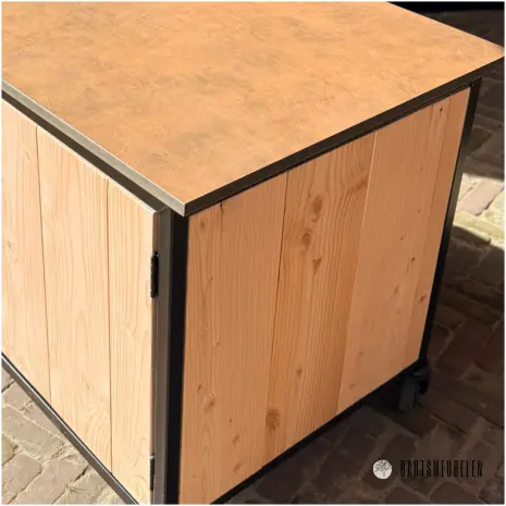 Douglas buitenkeuken met HPL koper blad en stalen frame