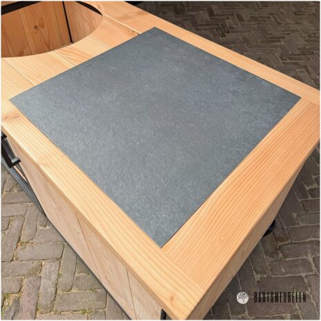 Stoere buitenkeuken van Douglas hout met keramisch tegel blad