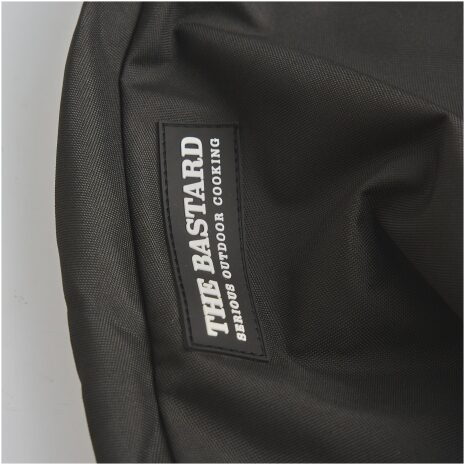 The Bastard Raincover Solo beschermt je kamado tegen regen en vuil