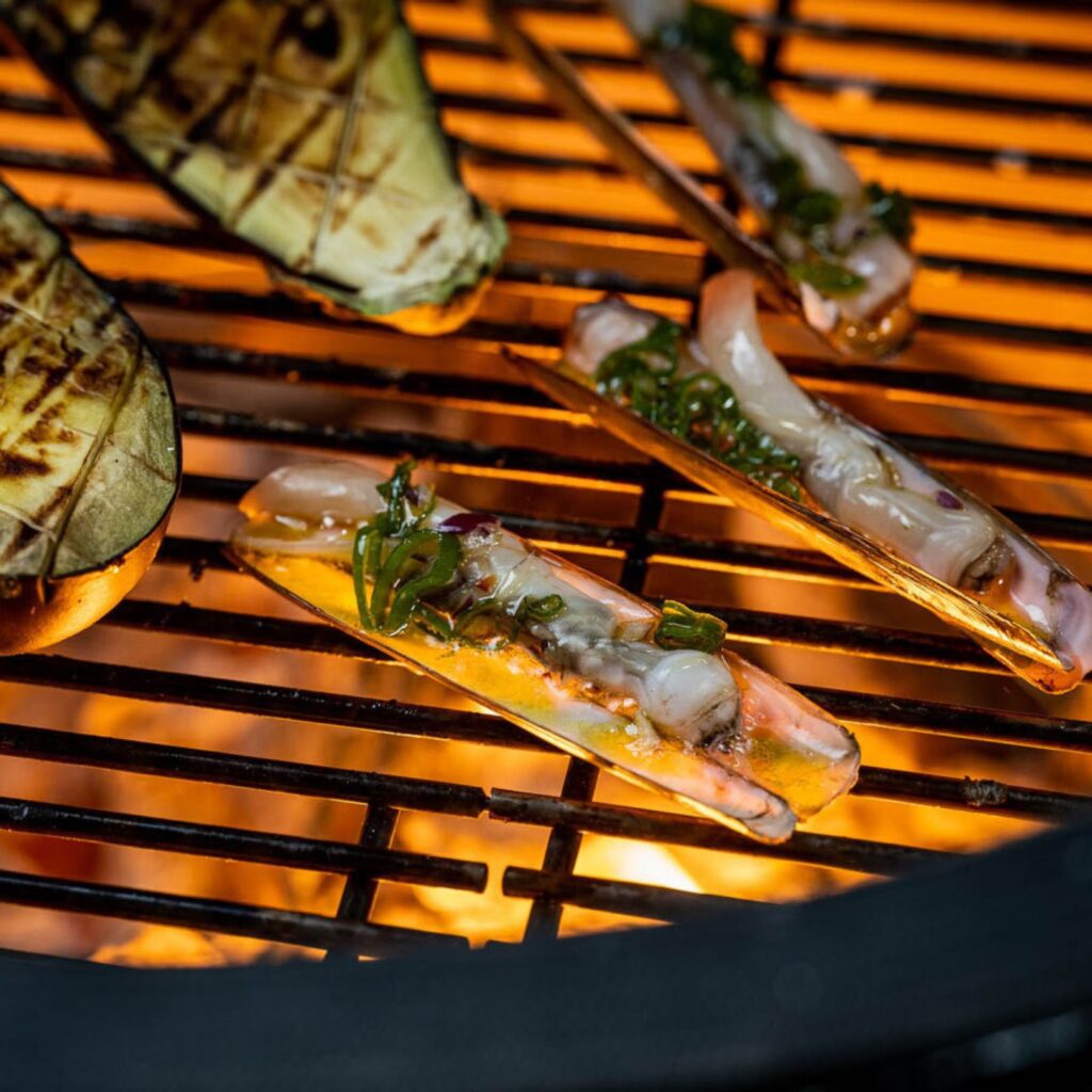 Yakiniku met directe hitte grillen Yakiniku met directe hitte grillen