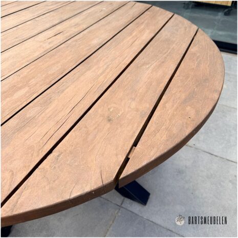 Ronde buitentafel hardhout incl 4 stoelen
