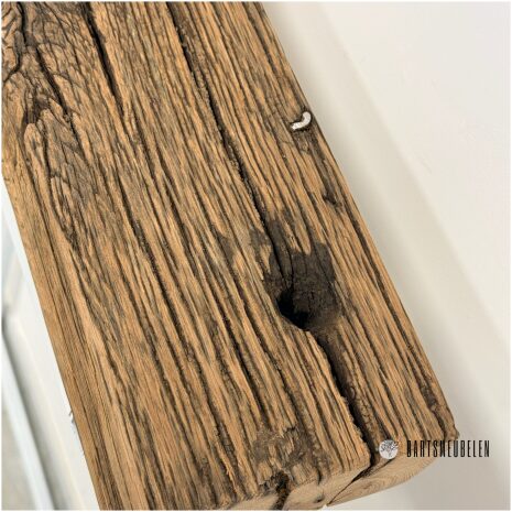detail oud eiken wandplank 60 cm WP-001